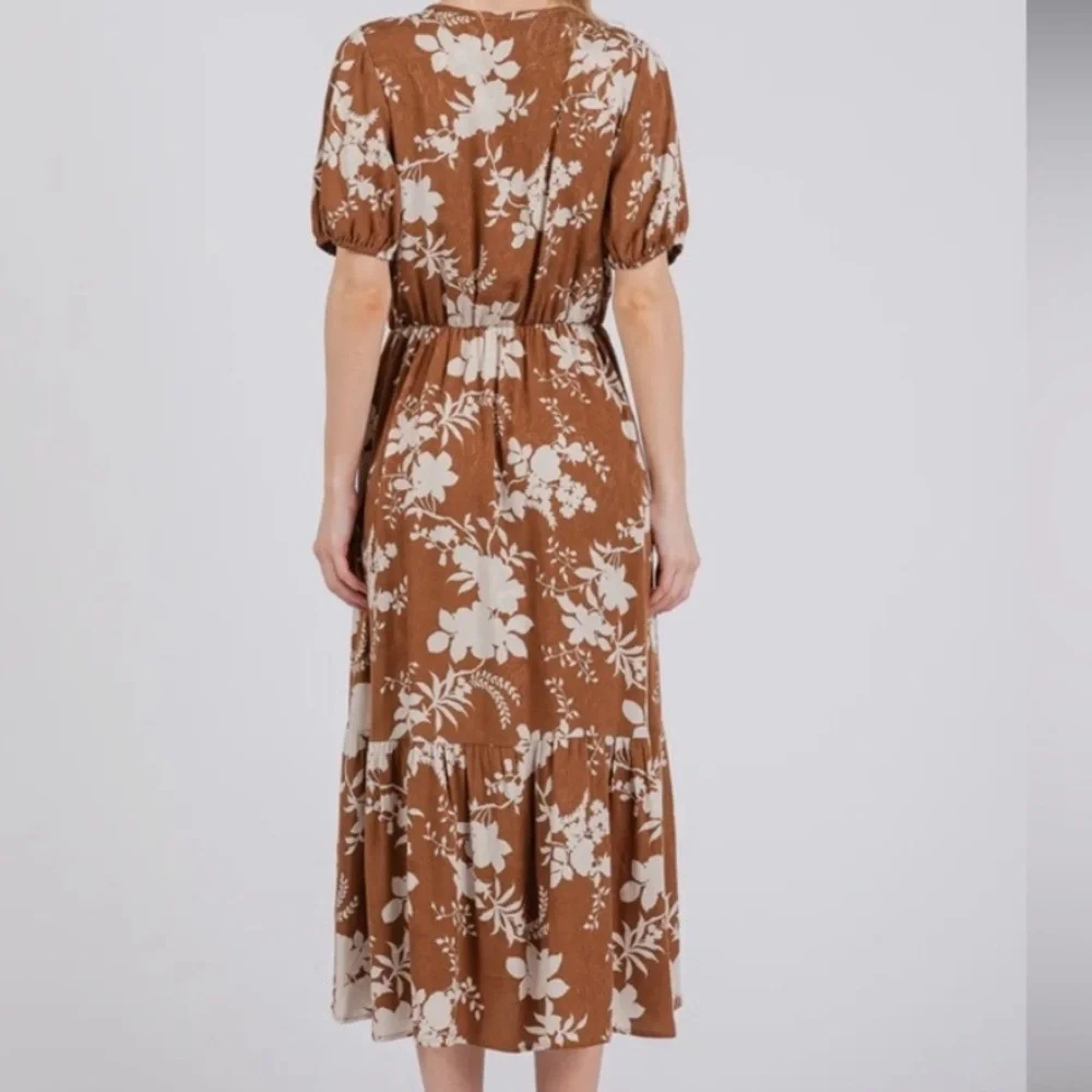 Absolutely Beautiful Floral Black and White Dress - Picture 6 of 7